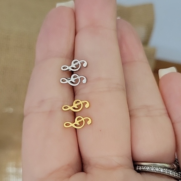 Clef Note Stud Earrings, choice of color - Picture 4 of 6